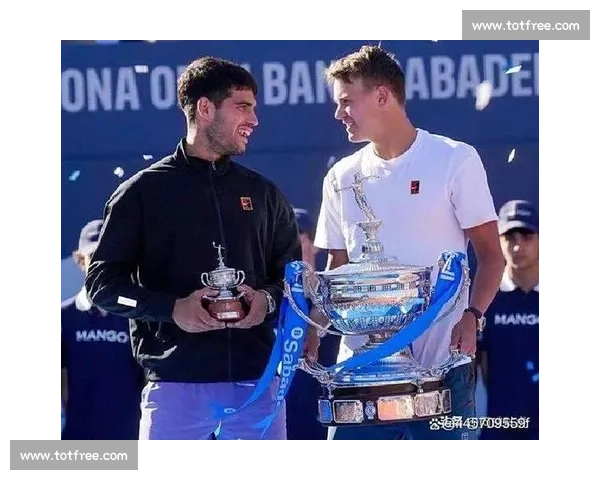 鲁内比赛数据引热议，网友：这表现，直接冲着大满贯去了！